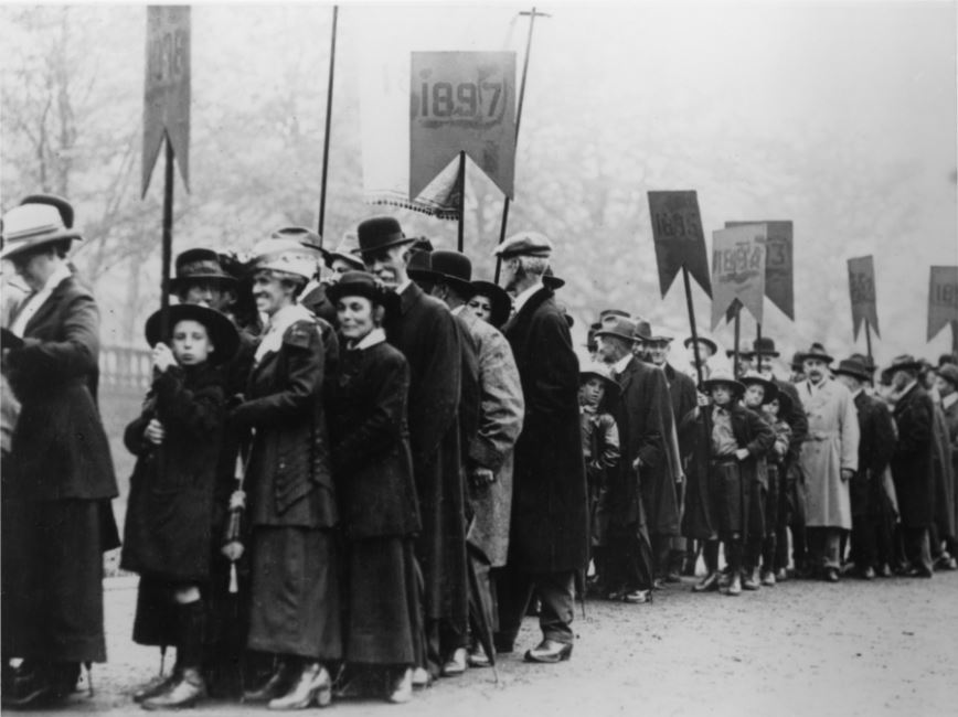 Photograph of the Alumni procession of the centennial of 1919 forming up on the Grand Parade.